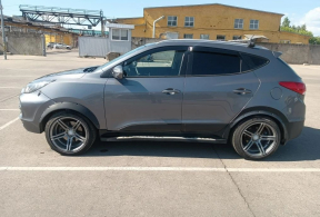 Hyundai ix35, 2011 года с пробегом 296 000 км