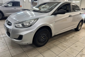 Hyundai Solaris седан, 2013 года с пробегом 199 872 км