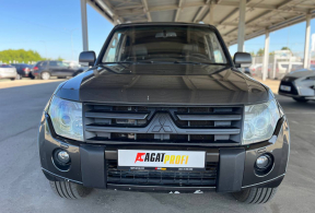 Mitsubishi Pajero, 2011 года с пробегом 239 524 км