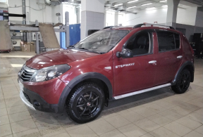 Renault Sandero Stepway, 2014 года с пробегом 144 000 км
