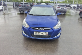 Hyundai Solaris седан, 2011 года с пробегом 183 700 км