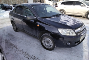 LADA Granta седан, 2013 года с пробегом 108 000 км