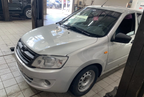 LADA Granta седан, 2015 года с пробегом 235 000 км