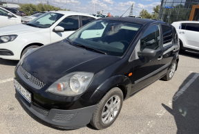 Ford Fiesta седан, 2006 года с пробегом 133 979 км