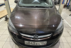 Opel Astra J Hatch. 5 dr, 2013 года с пробегом 153 000 км